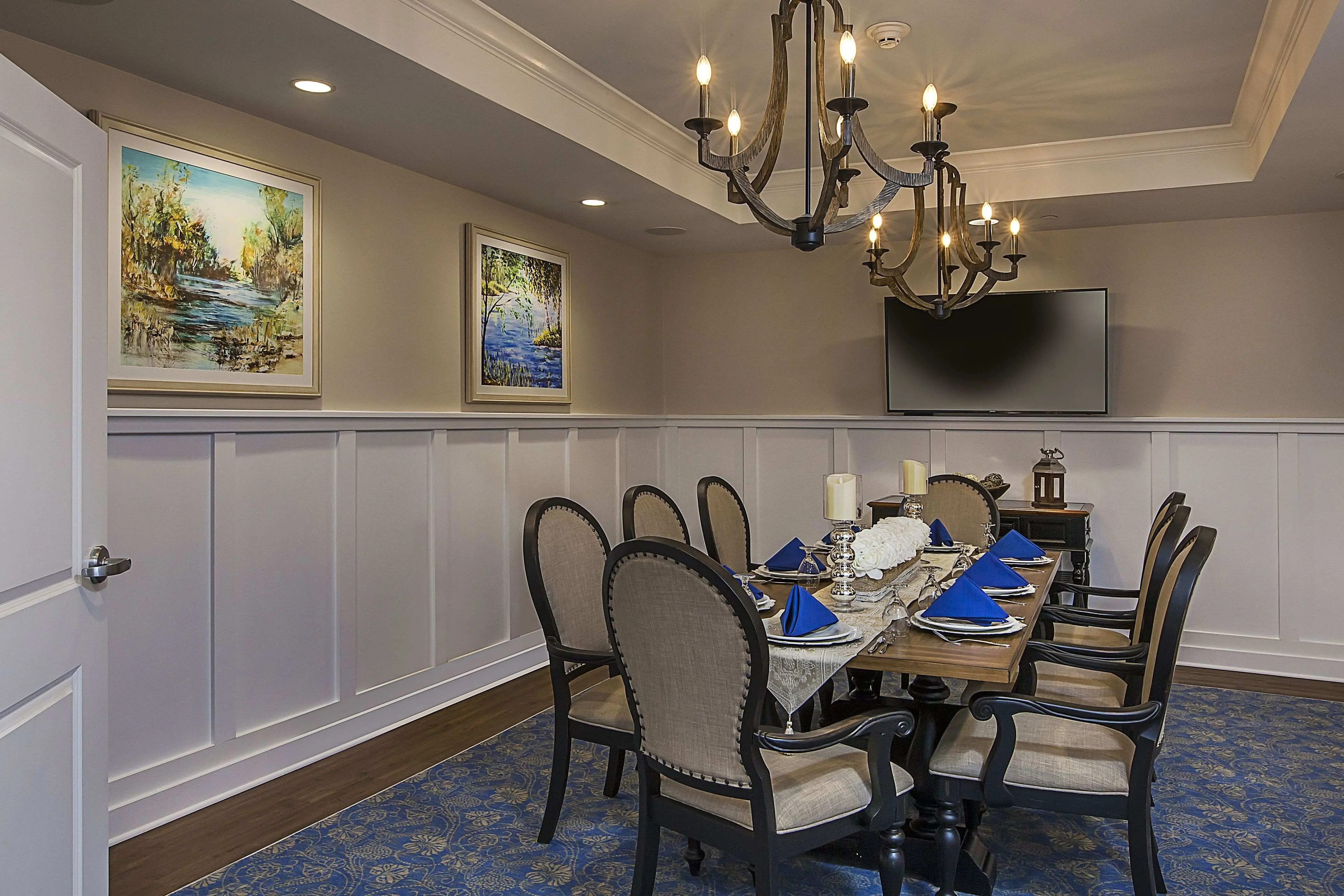 Private dinning room at  American House Lakeshore Assisted Living